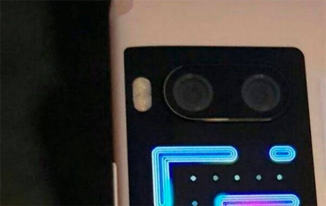 Meizu Pro 7 получит второй экран на задней крышке